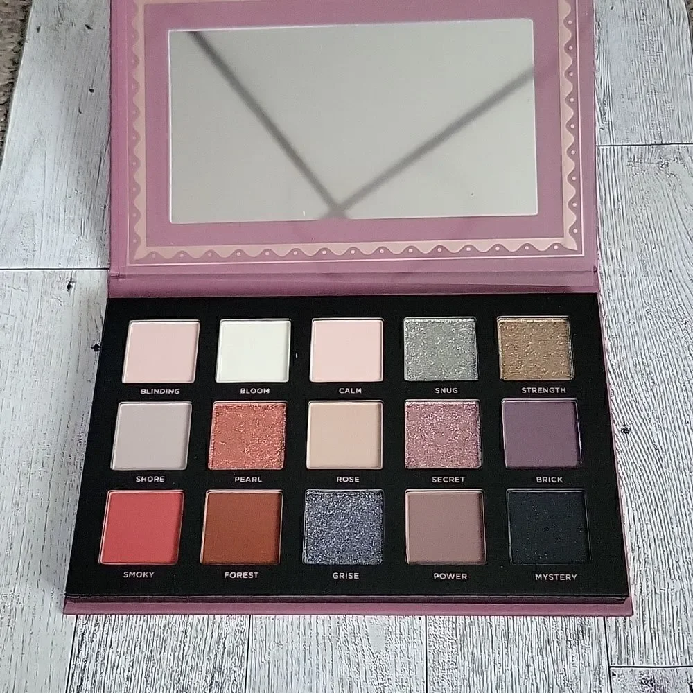 Ace Beaute Smokey Roses Eyeshadow Palette